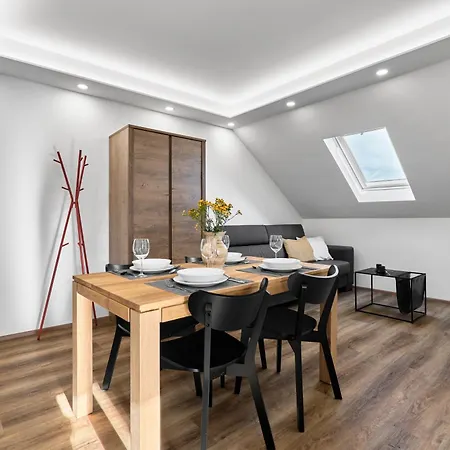 Plesivec View By Mountain Ways אברטאמי